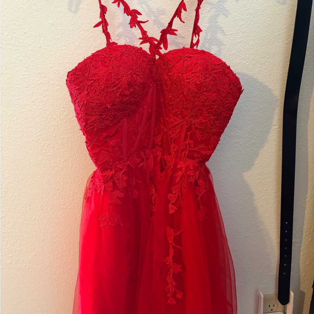 Elegant Red Lace Women's Hoco dress
